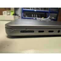 APPLE Laptop